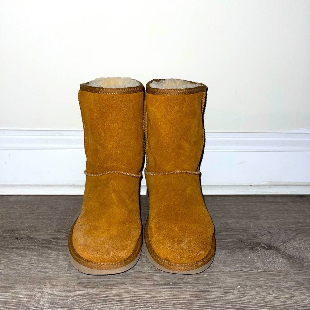 Women’s size 8 Koolaburra by Ugg short bootie